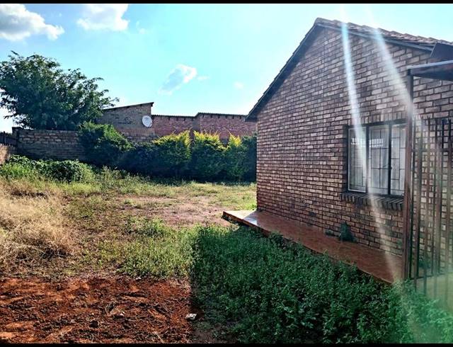 2 BEDROOM HOUSE FOR SALE IN LOTUS GARDENS